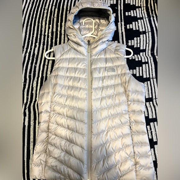 The North Face Light Gray 700 Full Vest - Picture 6 of 15